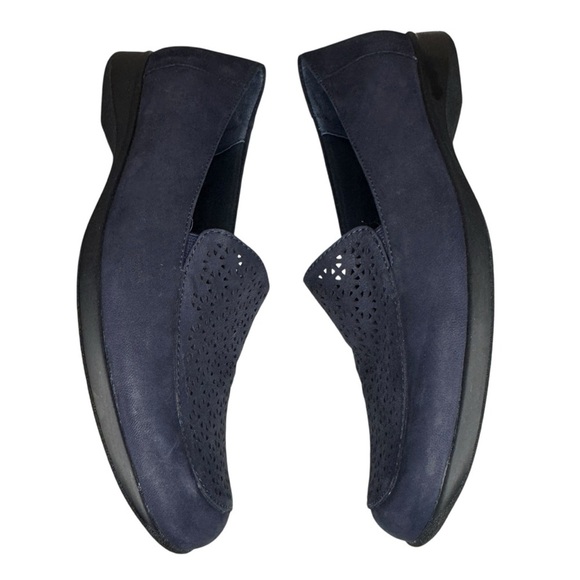 Trotters Jenn Laser Loafer leather suede navy women’s 8.5 Wide shoes career - Picture 3 of 9